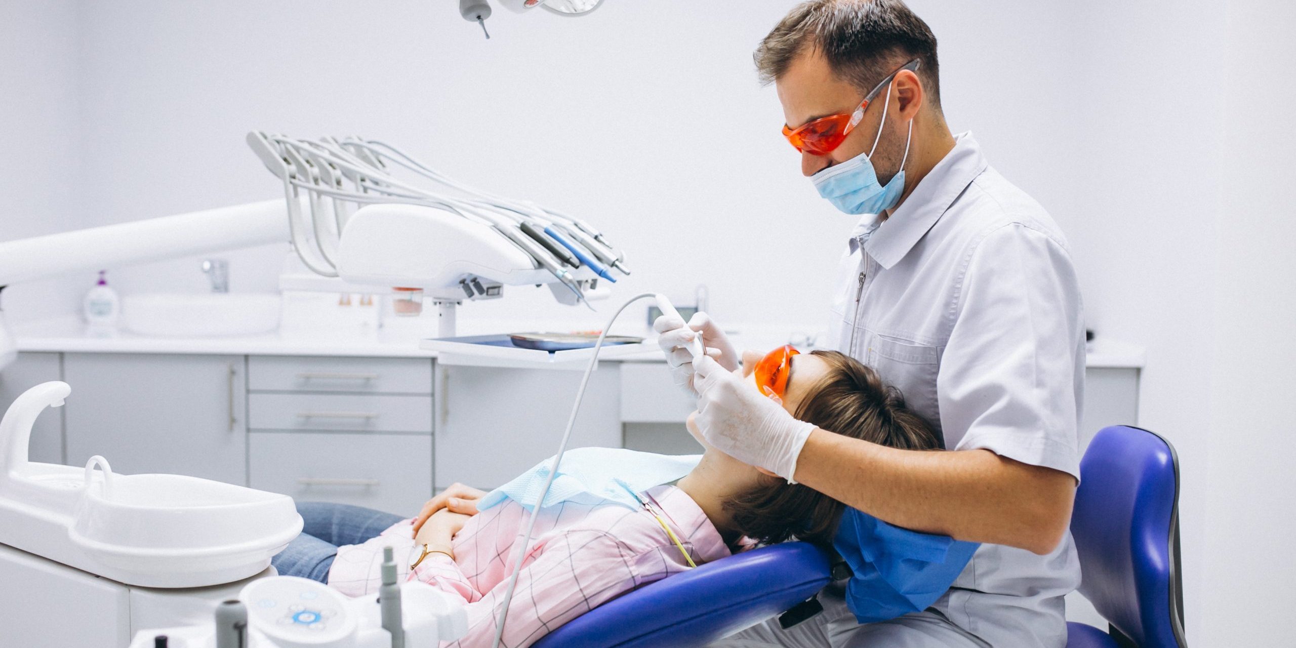 Pacientă la dentist